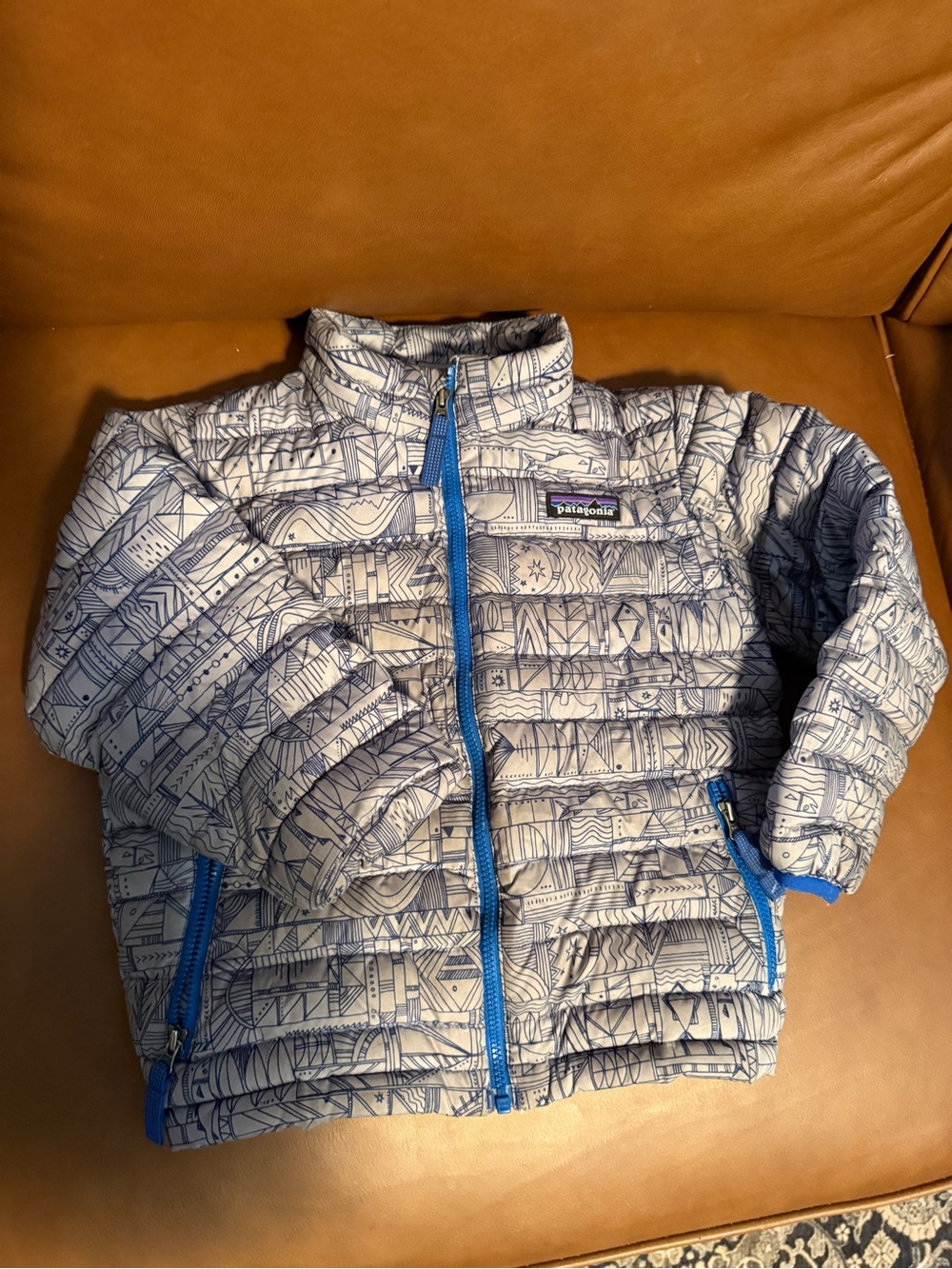 4t Patagonia Kids Cream Puffer Jacket with Blue Zippers